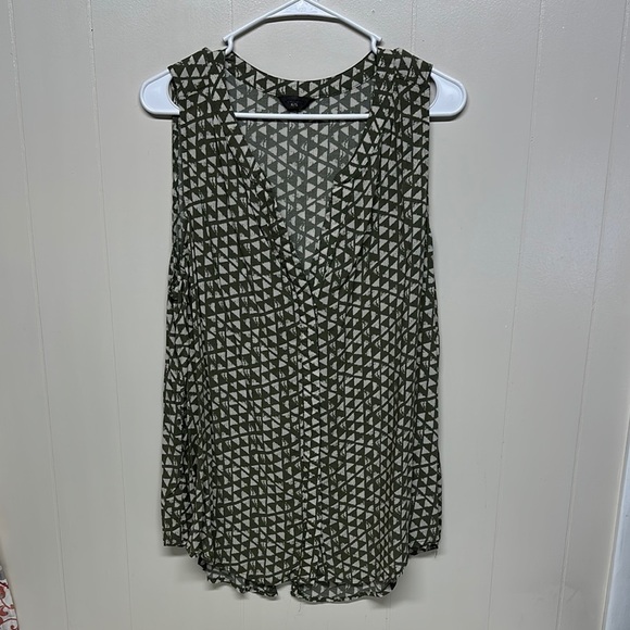 Denver Hayes Green and White Sleeveless Tank Top - Picture 1 of 9